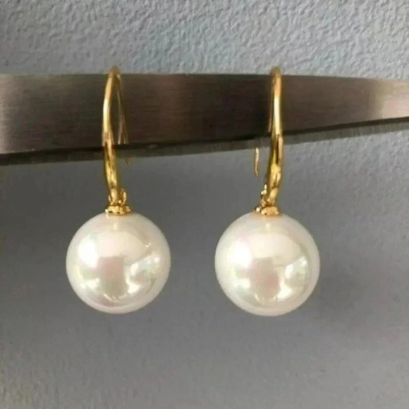 Large Faux 16mm White Sea Shell Pearls  18k Gold Plated Earrings NWT - Picture 1 of 3